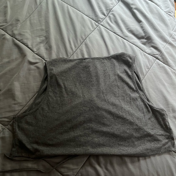 Grey Shein V neck crop top 4x - Picture 2 of 4